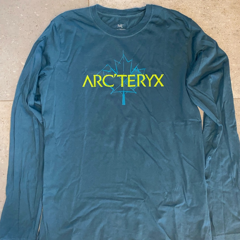 Mens Arc’teryx long sleeve shirt (medium)